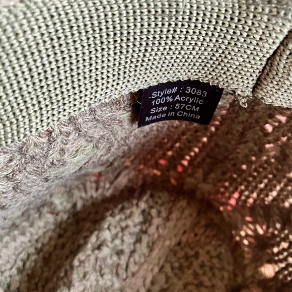 Green sweater knit hat - Picture 4 of 4